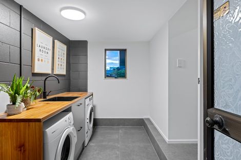 Photo of property in 2/3 Centreway Road, Orewa, 0931