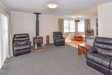 Photo of property in 10 Mcquarrie Avenue, Wattle Downs, Auckland, 2103