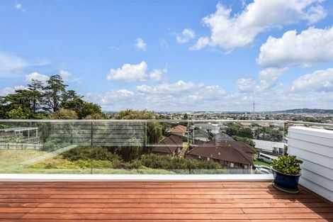 Photo of property in 23 Bartells Drive, Goodwood Heights, Auckland, 2105