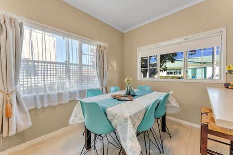 Photo of property in 17 Albizia Avenue, Henderson, Auckland, 0612
