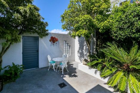 Photo of property in 401 Devon Street East, Strandon, New Plymouth, 4312