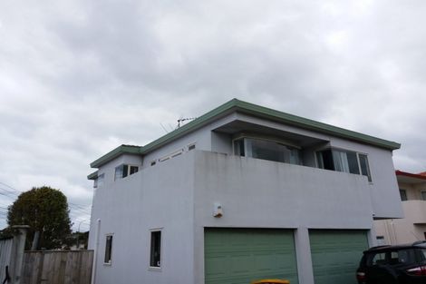 Photo of property in 1/2 Raleigh Road, Northcote, Auckland, 0627