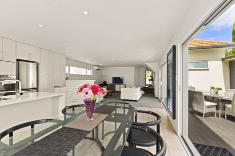 Photo of property in 1/15 Sylvan Park Avenue, Milford, Auckland, 0620