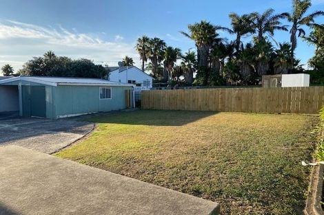 Photo of property in 206 Edmonton Road, Te Atatu South, Auckland, 0610