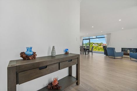 Photo of property in 67 Vaucluse Heights, Fitzherbert, Palmerston North, 4410