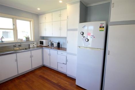 Photo of property in 4 Moeraki Road, Maoribank, Upper Hutt, 5018