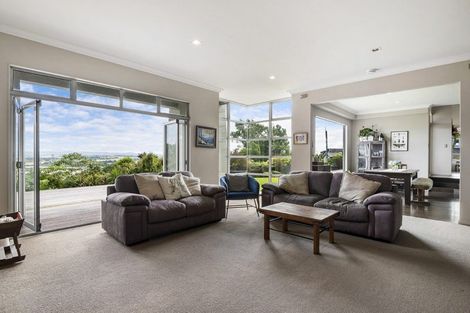 Photo of property in 5 Chatham Avenue, Paremoremo, Auckland, 0632