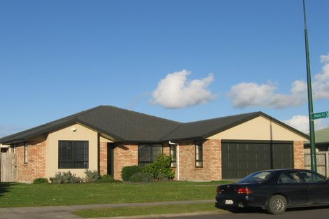 Photo of property in 98 Redcastle Drive, East Tamaki, Auckland, 2013
