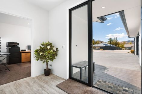 Photo of property in 6 Hortons Way, Cromwell, 9310