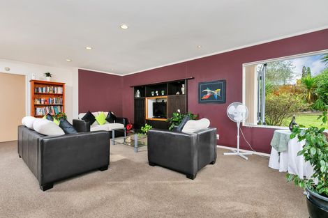 Photo of property in 49 Harmel Road, Glendene, Auckland, 0602