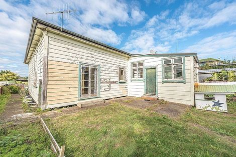Photo of property in 2 Alma Road, Gonville, Whanganui, 4501