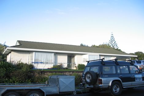 Photo of property in 2/55 Scenic Drive, Hillpark, Auckland, 2102