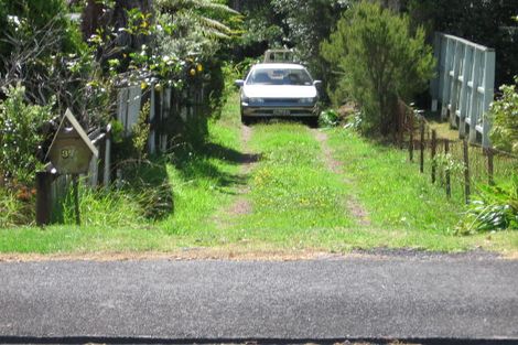 Photo of property in 37 Cliff View Drive, Green Bay, Auckland, 0604