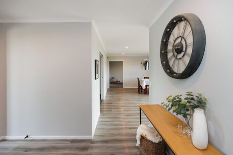 Photo of property in 40 View Road, Halcombe, 4779