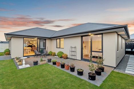 Photo of property in 8 Hanmer Crescent, Rangiora, 7400