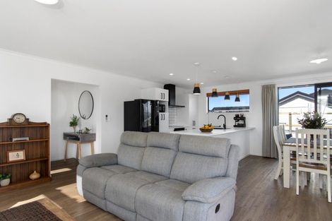 Photo of property in 2 Stingray Drive, Omokoroa, 3114