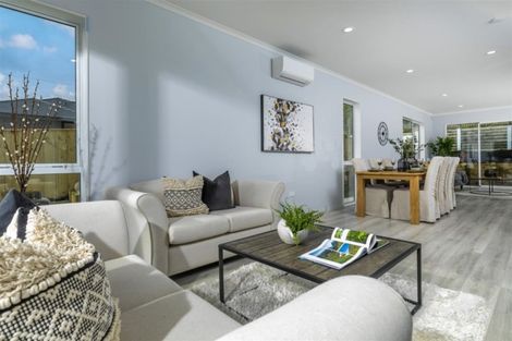 Photo of property in 16 Barrique Road, Kumeu, 0810