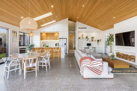 Photo of property in 58 Muri Road, Pukerua Bay, 5026