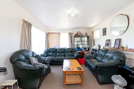 Photo of property in 17 Chilcott Road, Henderson, Auckland, 0612