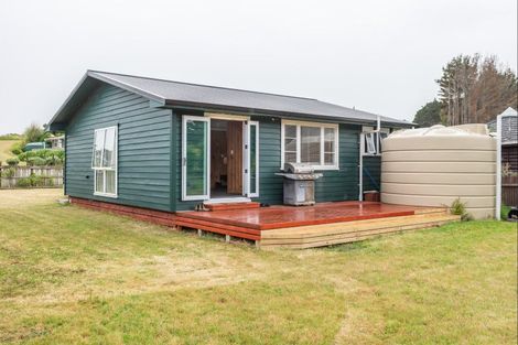 Photo of property in 10 Ewing Street, Hokio Beach, Levin, 5571