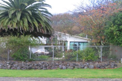 Photo of property in 33 Seddon Street, Waikanae, 5036