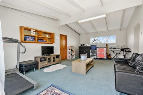 Photo of property in 102 Beaumonts Way, Manurewa, Auckland, 2102