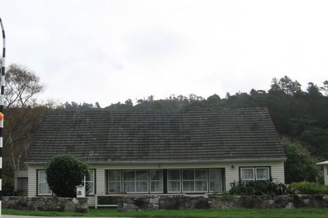 Photo of property in 400 Stokes Valley Road, Stokes Valley, Lower Hutt, 5019