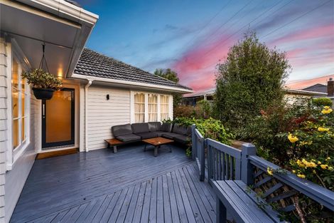 Photo of property in 9 Devon Street, Te Atatu South, Auckland, 0610