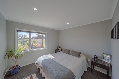 Photo of property in 18 Belgrove Place, Waipukurau, 4200