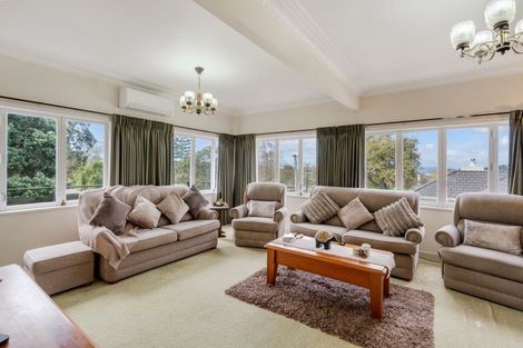 Photo of property in 67 Beach Road, Mellons Bay, Auckland, 2014