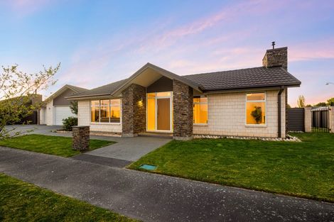 Photo of property in 30 Davaar Crescent, Broomfield, Christchurch, 8042