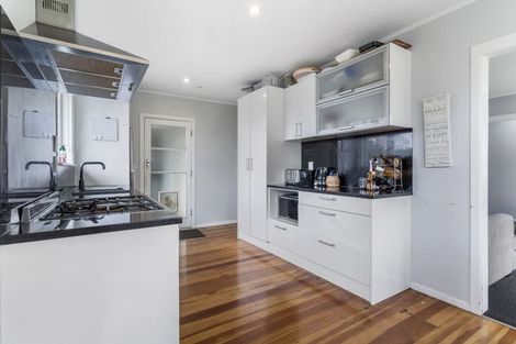 Photo of property in 16 Toatoa Place, Mangere Bridge, Auckland, 2022