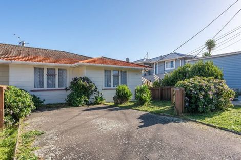 Photo of property in 52 Raukawa Street, Strathmore Park, Wellington, 6022