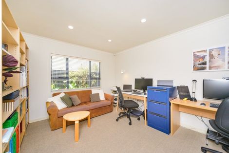 Photo of property in 100 Summerhill Drive, Fitzherbert, Palmerston North, 4410