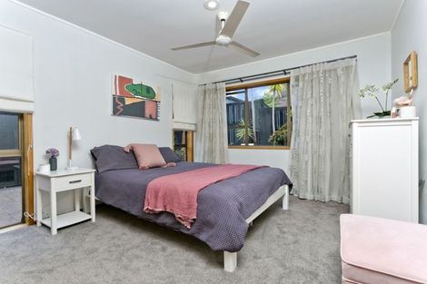 Photo of property in 1/9 Elderwood Lane, Belmont, Auckland, 0622
