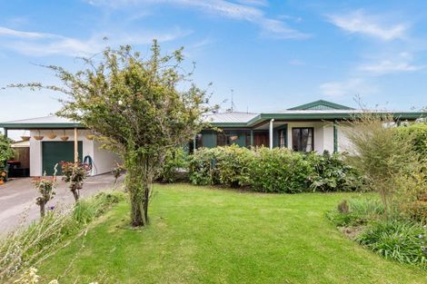 Photo of property in 11 Deakin Place, Clive, 4102
