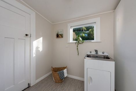 Photo of property in 6 Friend Street, Karori, Wellington, 6012