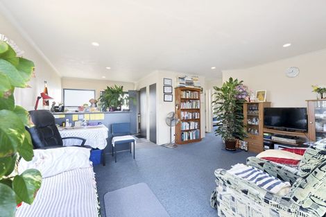 Photo of property in 41 St Leonards Road, Kelston, Auckland, 0602