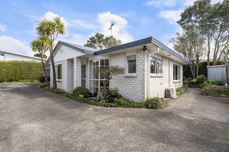 Photo of property in 2/42 Rua Road, Glen Eden, Auckland, 0602