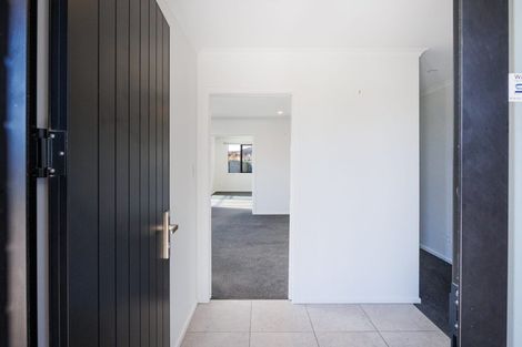 Photo of property in 26 Sardinia Grove, Fitzherbert, Palmerston North, 4410