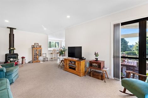 Photo of property in 104 Awa Road, Kumeu, 0891