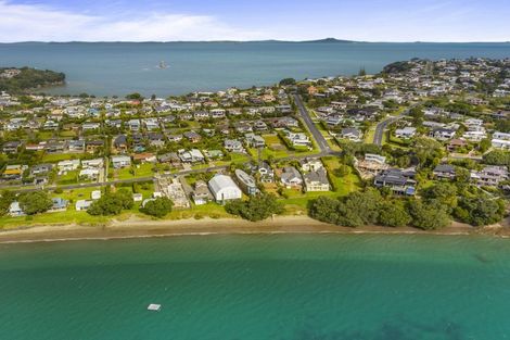 Photo of property in 4 De Luen Avenue, Tindalls Beach, Whangaparaoa, 0930