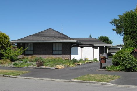 Photo of property in 48 Bellingham Place, Avonhead, Christchurch, 8042