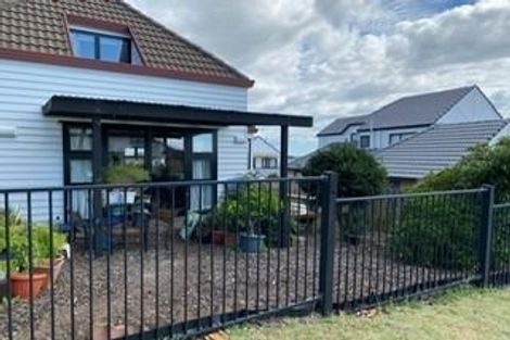 Photo of property in 1/15 Eske Place, Highland Park, Auckland, 2010