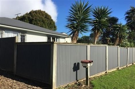 Photo of property in 17 Tauhinu Road, Greenhithe, Auckland, 0632