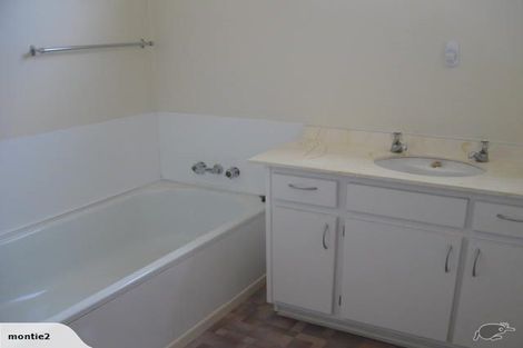 Photo of property in 2/33 Mortlake Street, Islington, Christchurch, 8042