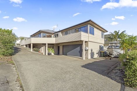 Photo of property in 1/66 Browns Bay Road, Rothesay Bay, Auckland, 0630