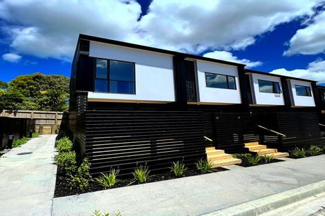 Photo of property in 15 Meg Lane, Glen Eden, 0602