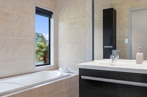 Photo of property in 35 Holdens Road, Henderson, Auckland, 0612