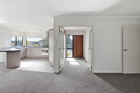 Photo of property in 4 Owhatiura Drive, Lynmore, Rotorua, 3010